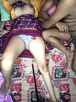 Snapshot of Romantic_couple89 chatting on September 24, 2025, 4:43 pm Romantic couple89 online show from September 24, 2025, 4:43 pm