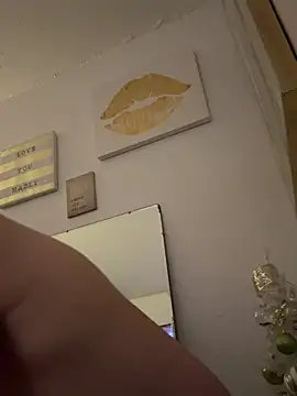 Ariasweetaspie online show from February 25, 2026, 6:34 am