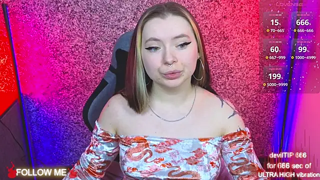 CarolinaReaperr online show from November 14, 2025, 10:47 am