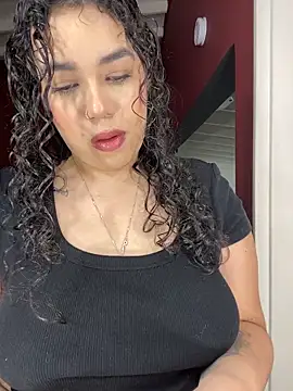 krisstenSantos online show from November 7, 2025, 12:49 pm