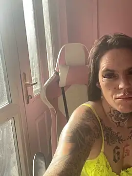 Snapshot of DIRTY_PAISLEY_X chatting on October 29, 2025, 1:57 pm DIRTY PAISLEY X online show from October 29, 2025, 1:57 pm