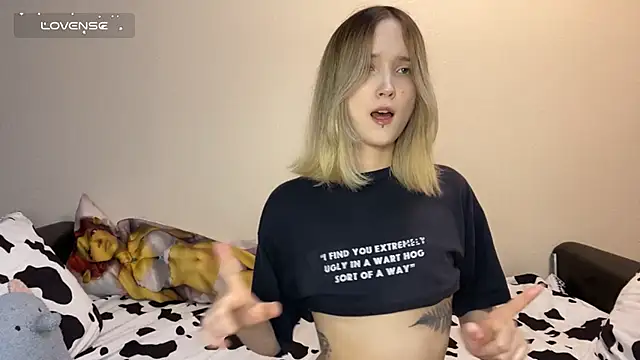 Snapshot of SoftcoreAlly chatting on November 6, 2025, 12:50 pm SoftcoreAlly online show from November 6, 2025, 12:50 pm