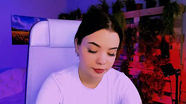 leslierowe  online show from October 20, 2025, 7:58 pm