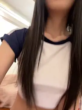 qiqi x online show from May 2, 2026, 1:49 pm