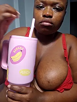 lady-zeei online show from April 15, 2026, 7:58 pm