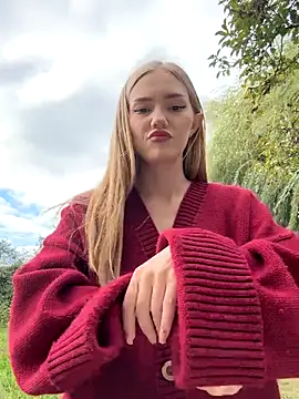 MilaMoone online show from October 2, 2025, 10:22 am