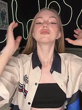 MilaMoone online show from December 14, 2025, 11:48 am