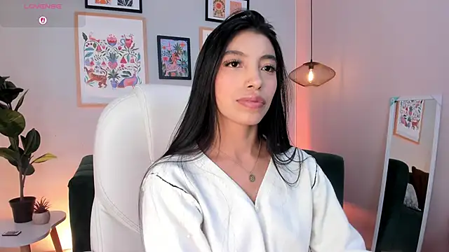 Snapshot of Tiffany_Low chatting on June 21, 2026, 4:53 pm Tiffany Low online show from June 21, 2026, 4:53 pm
