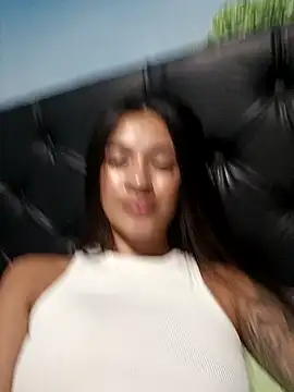 MiQeilaSweet online show from January 18, 2026, 2:04 am