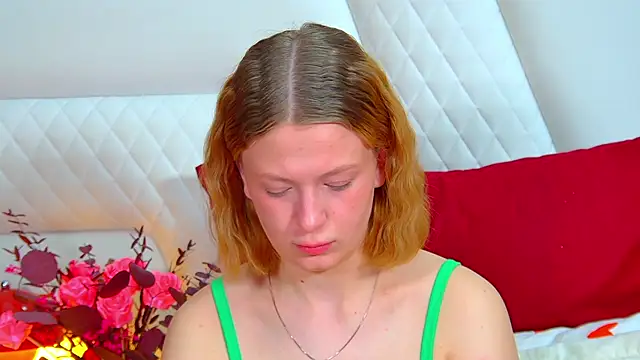 BeatriceBinoche online show from April 18, 2026, 7:58 pm