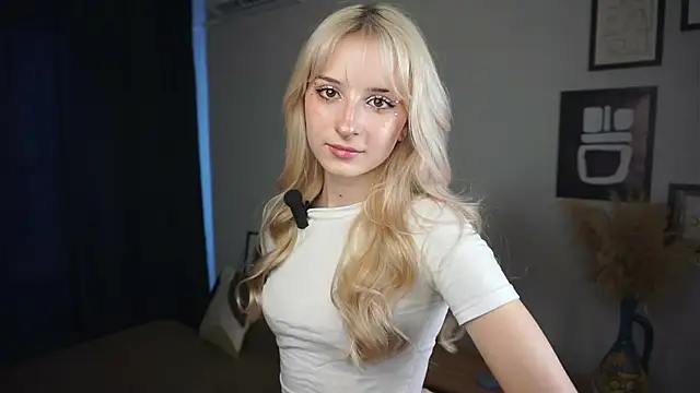 FridaAaberg online show from September 22, 2025, 6:59 am