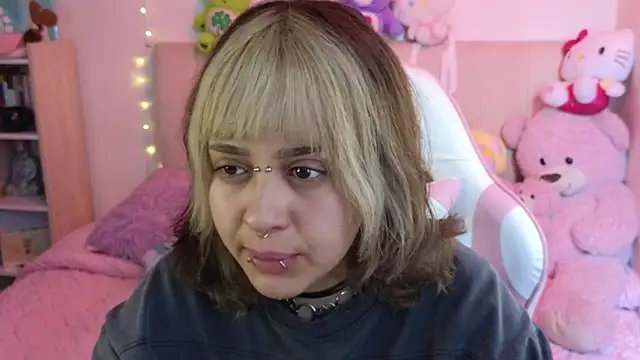 NekoWaifu online show from April 1, 2026, 2:36 pm