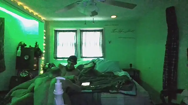 Snapshot of versatilevortex chatting on February 4, 2026, 12:22 pm versatilevortex online show from February 4, 2026, 12:22 pm