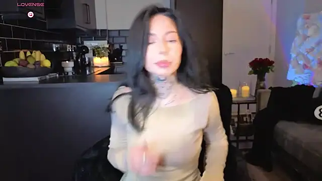 jeans-and-peach online show from September 28, 2025, 12:49 am