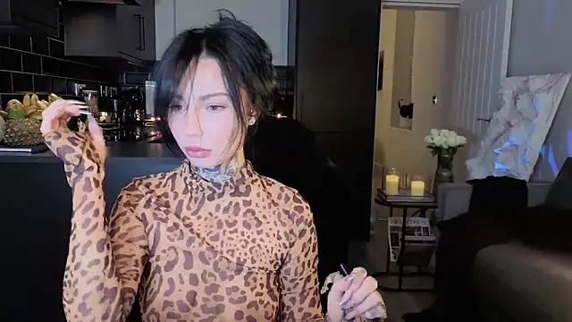 jeans-and-peach online show from October 25, 2025, 1:13 am