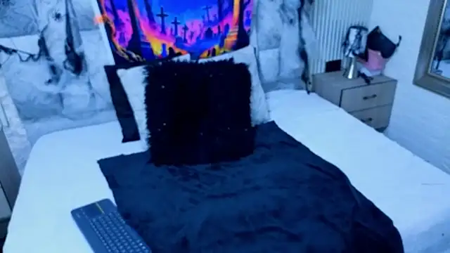 sofiagutierrez   online show from October 25, 2025, 3:03 am