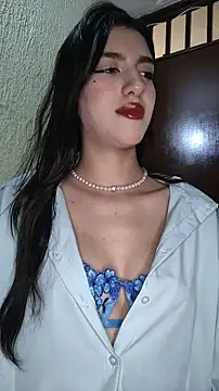 Snapshot of Emily-hottson chatting on December 23, 2025, 5:05 am Emily-hottson online show from December 23, 2025, 5:05 am