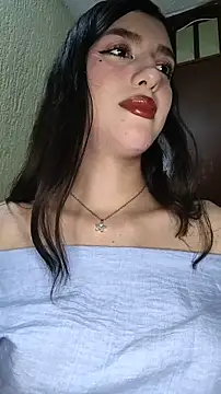 Snapshot of Emily-hottson chatting on January 8, 2026, 5:32 am Emily-hottson online show from January 8, 2026, 5:32 am