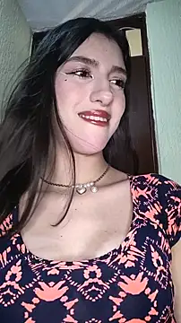 Snapshot of Emily-hottson chatting on January 14, 2026, 4:51 am Emily-hottson online show from January 14, 2026, 4:51 am