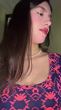 Snapshot of Emily-hottson chatting on February 1, 2026, 7:29 am Emily-hottson online show from February 1, 2026, 7:29 am