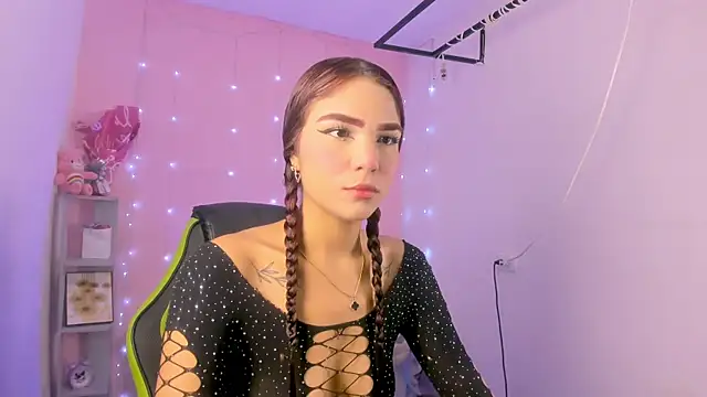 Snapshot of ashlysmith_01 chatting on October 6, 2025, 4:10 am ashlysmith 01 online show from October 6, 2025, 4:10 am