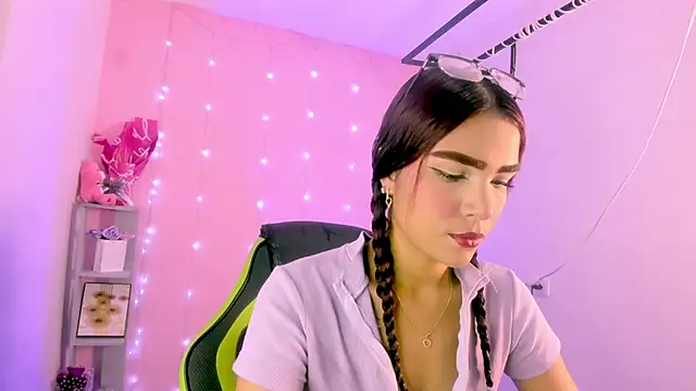 Snapshot of ashlysmith_01 chatting on November 4, 2025, 1:48 am ashlysmith 01 online show from November 4, 2025, 1:48 am