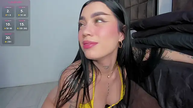 Scarlet  Jones  online show from April 21, 2026, 5:36 am