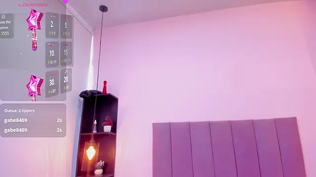 HoollyHendrix online show from October 3, 2025, 8:06 pm