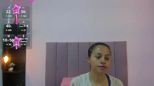 HoollyHendrix online show from October 17, 2025, 8:11 pm