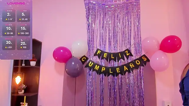 HoollyHendrix online show from November 1, 2025, 8:44 pm