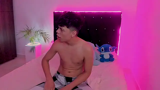 Zacktorres  online show from October 11, 2025, 10:19 pm