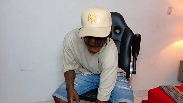 SkylerBigxxx online show from October 2, 2025, 3:57 am