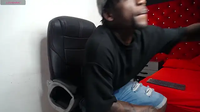 SkylerBigxxx online show from October 31, 2025, 3:51 am