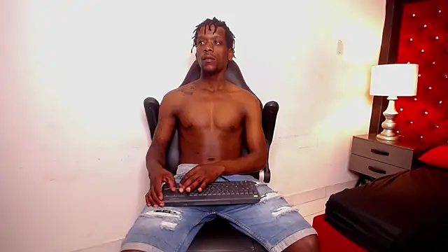 SkylerBigxxx online show from November 5, 2025, 3:39 am