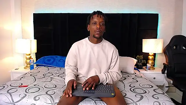 SkylerBigxxx online show from May 7, 2026, 4:40 am