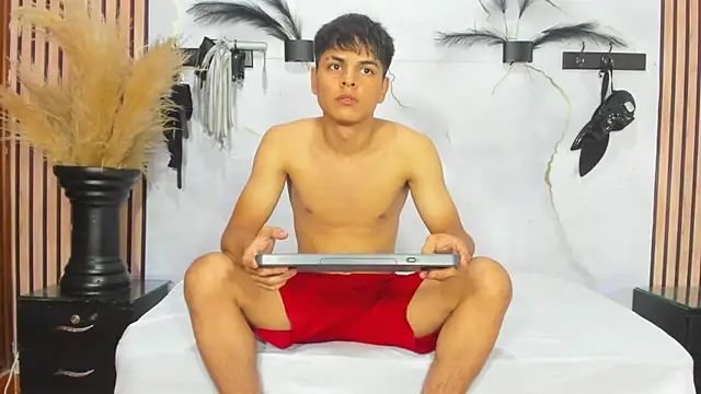 Logan Jhonson online show from October 8, 2025, 2:31 am