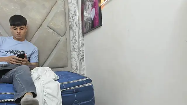 Logan Jhonson online show from October 19, 2025, 3:07 am