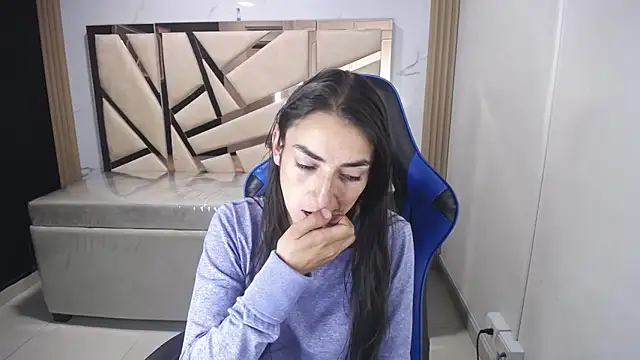 Maily a  online show from November 30, 2025, 2:48 am