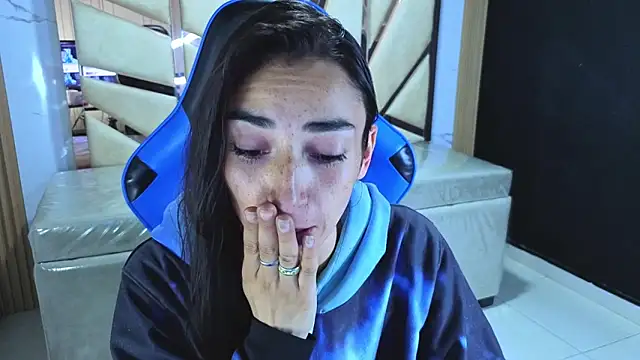 Maily a  online show from April 10, 2026, 3:01 am