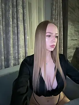 MissOyee online show from November 13, 2025, 8:08 pm