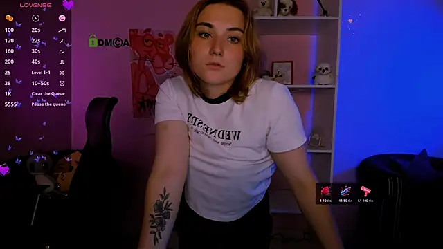 Snapshot of casey_meow_ chatting on September 24, 2025, 8:17 am casey meow online show from September 24, 2025, 8:17 am