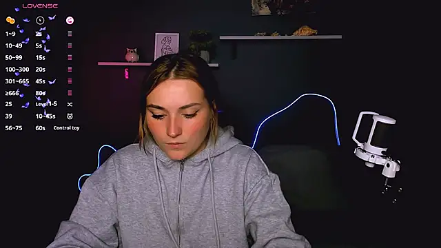 Snapshot of casey_meow_ chatting on October 16, 2025, 5:19 am casey meow online show from October 16, 2025, 5:19 am