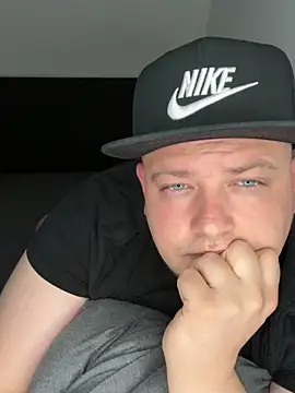 Snapshot of xXLustMolchXx chatting on September 29, 2025, 4:23 pm xXLustMolchXx online show from September 29, 2025, 4:23 pm