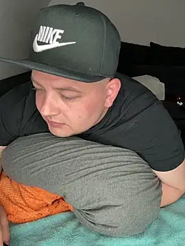 Snapshot of xXLustMolchXx chatting on October 3, 2025, 7:05 am xXLustMolchXx online show from October 3, 2025, 7:05 am