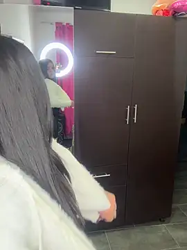 Snapshot of lilielou_ chatting on November 28, 2025, 10:23 pm lilielou online show from November 28, 2025, 10:23 pm