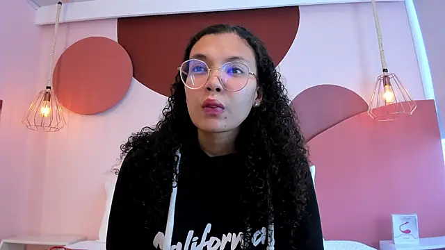 Snapshot of SweetStarr_ chatting on September 25, 2025, 1:15 pm SweetStarr online show from September 25, 2025, 1:15 pm