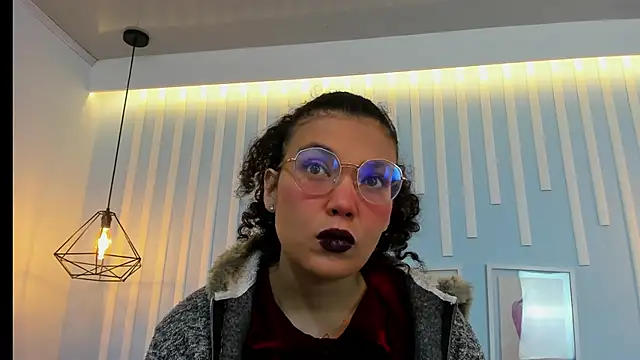 Snapshot of SweetStarr_ chatting on October 15, 2025, 12:49 pm SweetStarr online show from October 15, 2025, 12:49 pm