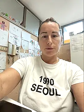 bichota85 online show from October 14, 2025, 11:00 am