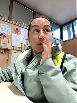 bichota85 online show from December 1, 2025, 11:59 am