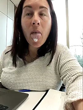 bichota85 online show from March 4, 2026, 10:32 am